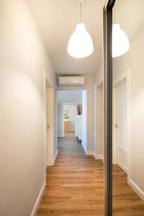 Cozy 2 Bedroom Apartment In Riga Centre ภายนอก รูปภาพ