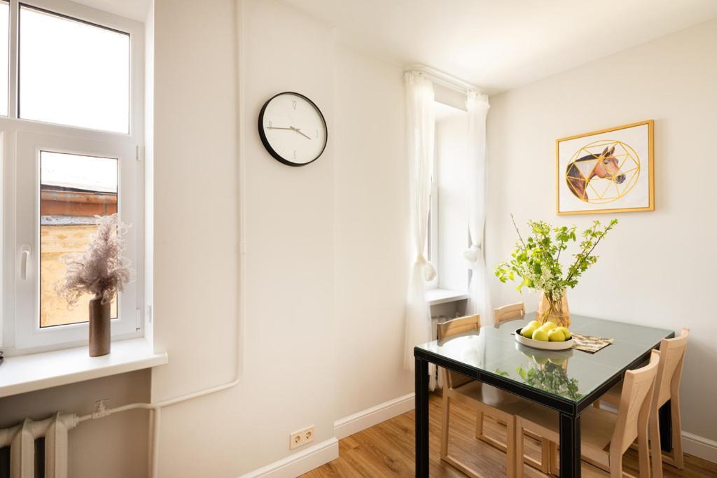 Cozy 2 Bedroom Apartment In Riga Centre ภายนอก รูปภาพ